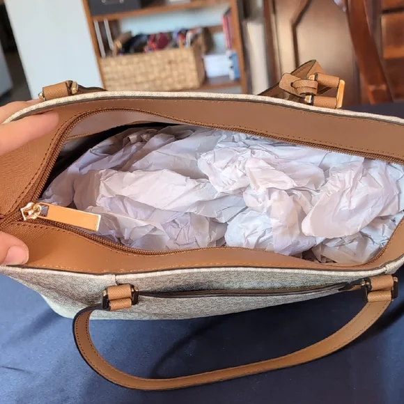 Michael Kors Cream and Brown Tote Bag with Signature Charm - Picture 5 of 17